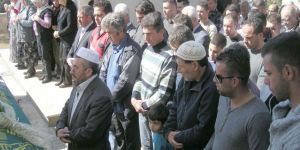 Mavigözlü son yolculuğuna uğurlandı