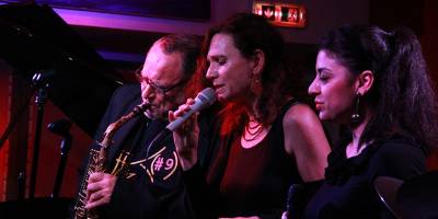 Yağmurlu Lefkoşa gecesinde cazla ısınmak