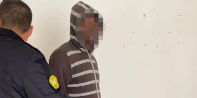 “Nijerya’ya gidemediği için sinirlendiği gerekçesiyle, kapıları söktü”