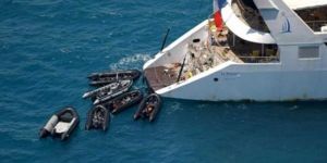 Korsanlar tekneye saldırdı