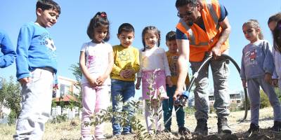 Lefkoşa Yeşil Sokak’ta fidanlar, depremde hayatını kaybeden tüm çocuklar anısına dikildi