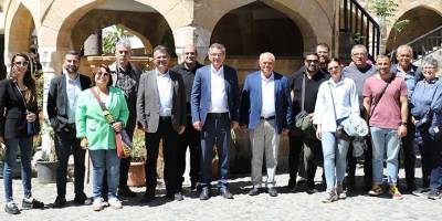 Erhürman, yurttaşla bayramlaştı