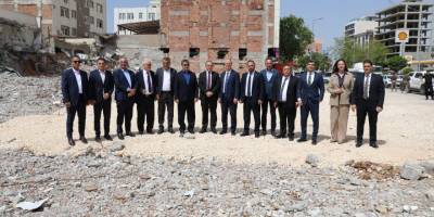 Üstel ve beraberindeki heyet Adıyaman’daki enkazda incelemelerde bulundu