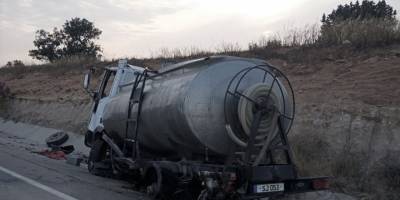 Seyir halindeki su tankerinin tekerleği yerinden çıktı