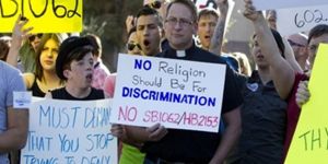 Dini Özgürlükler Yasası ile eşcinsellere ayrımcılığın yolu açıldı