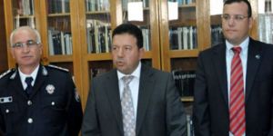 Cezaevi kütüphanesine kitap bağışı