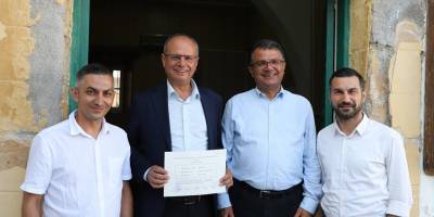 Özuslu mazbatasını aldı