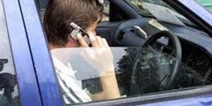 Araçta telefonla konuşmanın cezası 280 Dolar