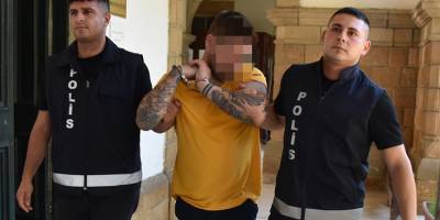 “Eğer Playstation almazsan evin tüm camlarını kırarım”