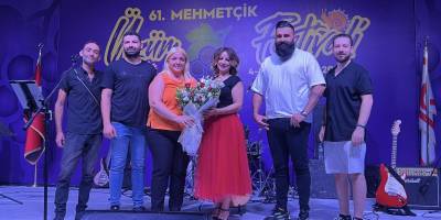 61’nci Mehmetçik Üzüm Festivali’nde İpek Amber rüzgarı