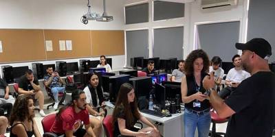 LAÜ’de  Kıbrıs Türk Fotoğraf  Derneği atölye çalışması gerçekleştirdi