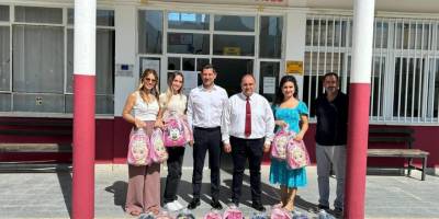 Çatalköy –Esentepe Belediyesi okul çantası dağıttı
