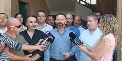 Kamuda örgütlü 3 sendika “bina sorunu” nedeniyle Lefke Kaymakamlığı’nda uyarı grevi yaptı