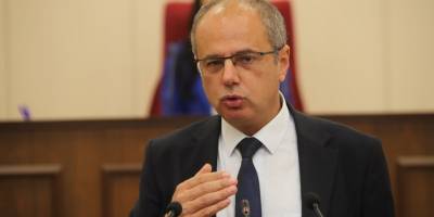 Özuslu: “Gençleri bu ülkeden soğuttunuz”