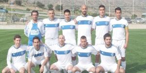  Geçitkale zirvede tek başına