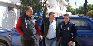 Barış işaretiyle mahkemeye girdi