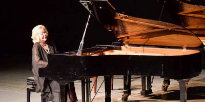 Piyanist Gülsin Onay yarın konser verecek