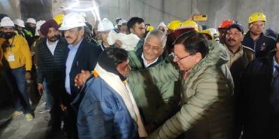 Hindistan'da çöken tünelde mahsur kalan 41 işçi kurtarıldı