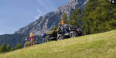 Çocuklarınız için En Güvenli Akülü Arabalar Peg Perego'da!