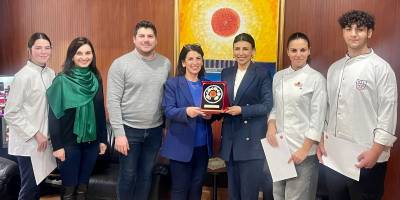Özdenefe, uluslararası mutfak yarışmalarında başarı elde eden öğrencileri kabul etti
