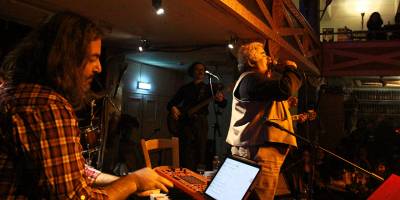 Geleneksel Kıbrıs şarkılarının caz, rock, soul ve Funk’a bürünmüş hali