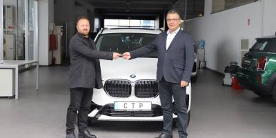 BMW’i kazanan talihli aracını teslim aldı