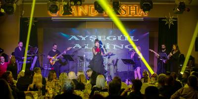 Ayşegül Aldinç nostalji gecesi yaşattı