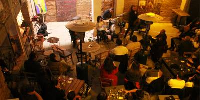 Soğuğa karşı caz, ateş ve sıcak şarap üçlemesi