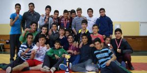 Liseler minderde terledi