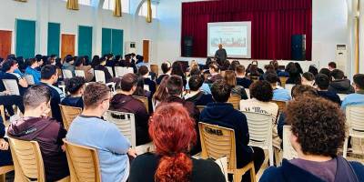 “Gelecek Bensem Umut Benim” seminerleri başladı