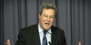 Downer vedalaşmak için geliyor