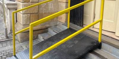 Posta binasına engelli rampası yapıldı