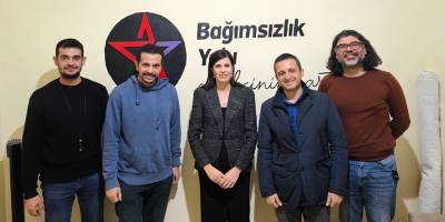 AKEL'den Bağımsızlık Yolu'na ziyaret