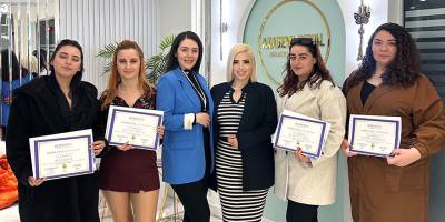 YDÜ Meslek Yüksekokulu Saç Bakımı ve Güzellik Hizmetleri Bölümü öğrencileri, “Sakla Beni” dizisinin setini ziyaret etti