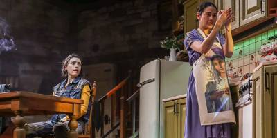 Hazar Ergüçlü, “Timsah Ateşi” oyunu ile Girne'de sahneye çıkıyor