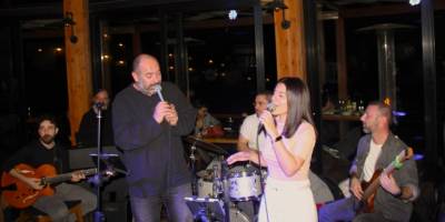 Etel Caz Bar sahnesinde bu kez Ezgi ve Todds eşliğinde Cyprians vardı