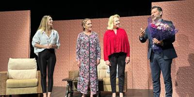 “Etekler ve Pantolonlar” tiyatro oyunu sahnelendi