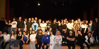 UKÜ Tiyatro Kulübü'nden önemli adım: "Hayallerle Yaşayanı Gerçekler Üzer"