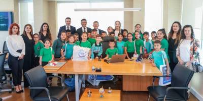 İlkokul öğrencileri Creditwest Bank’ı ziyaret etti ve hayallerini anlattı