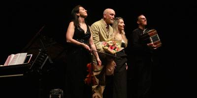 Müziğin gücü ile John Malkovich’in anlatımdaki ustalığı bir araya geliyor