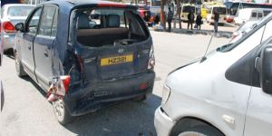 Dört araç birbirine girdi