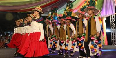 İskele Belediyesi halk dansları festivalinde tanıtım gösterileri sahnelendi