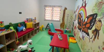 Anneleri mahkûm olan, cezaevinde kalan çocuklar için eğitici bir oda hazırlandı