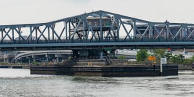 New York'ta aşırı sıcak nedeniyle metal köprünün mekanizması bozuldu