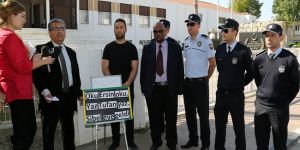 Yasa okumayan vekiller protesto edildi