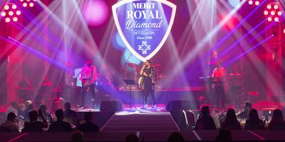 Sakiler, Merit Royal Diamond’da konser verdi