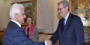 Downer son kez Sarayda