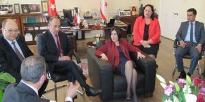 Siberin İngiltere temasları sürüyor