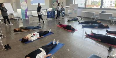 Fizyoterapistler Derneği beden eğitimi ve sınıf öğretmenlerine omurga sağlığı eğitimi verdi