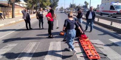 Yaya geçidinden geçmeye çalışan kişiye araç çarptı...